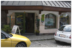 Gesch�ft von Aussen im Sommer 2009